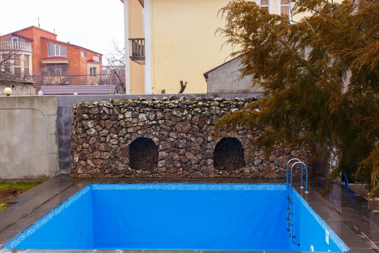 Red Castle Otel Erivan Dış mekan fotoğraf